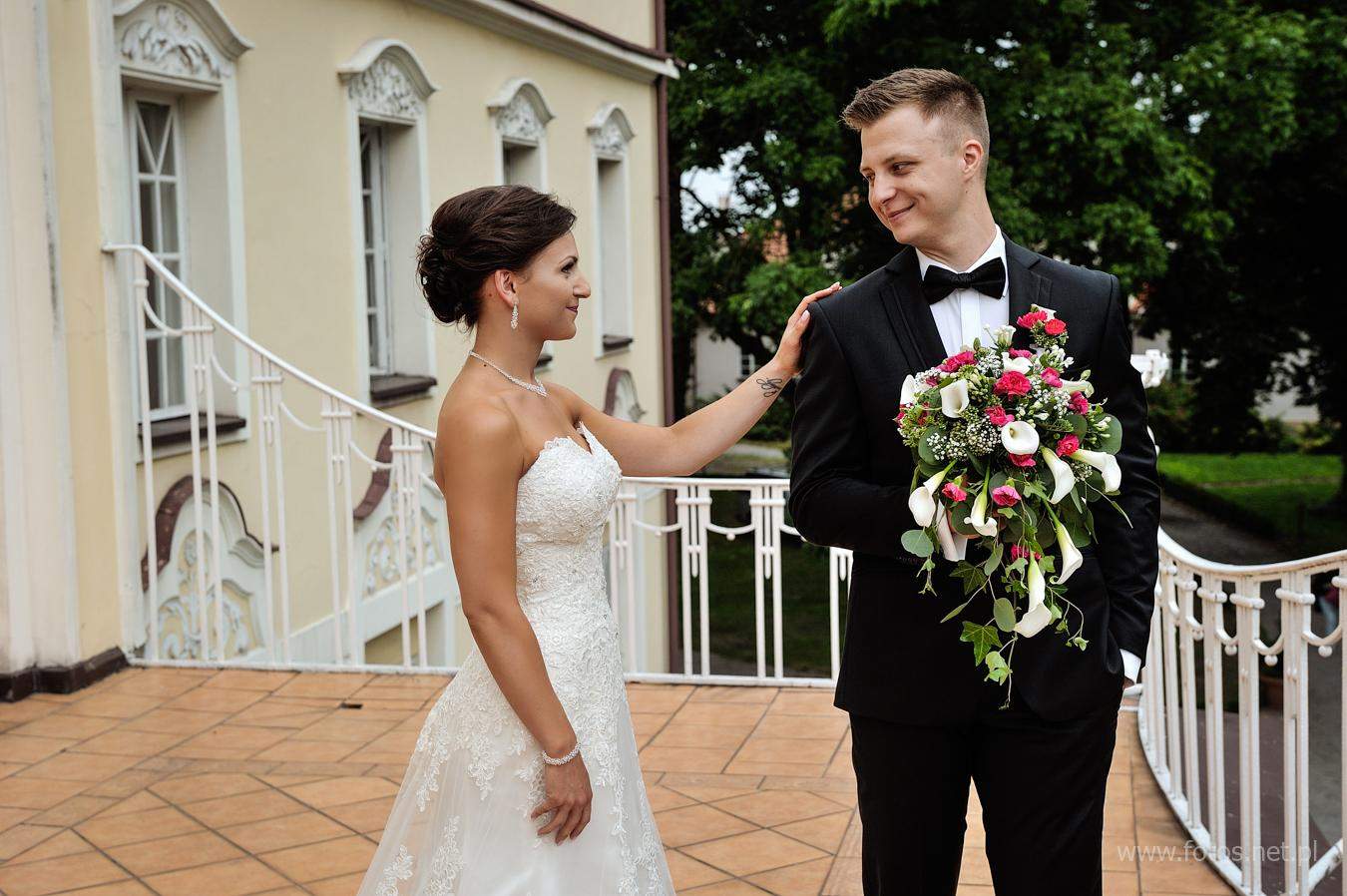 Przygotowania ślubne pałac w Witaszycach. fotografia ślubna poznań