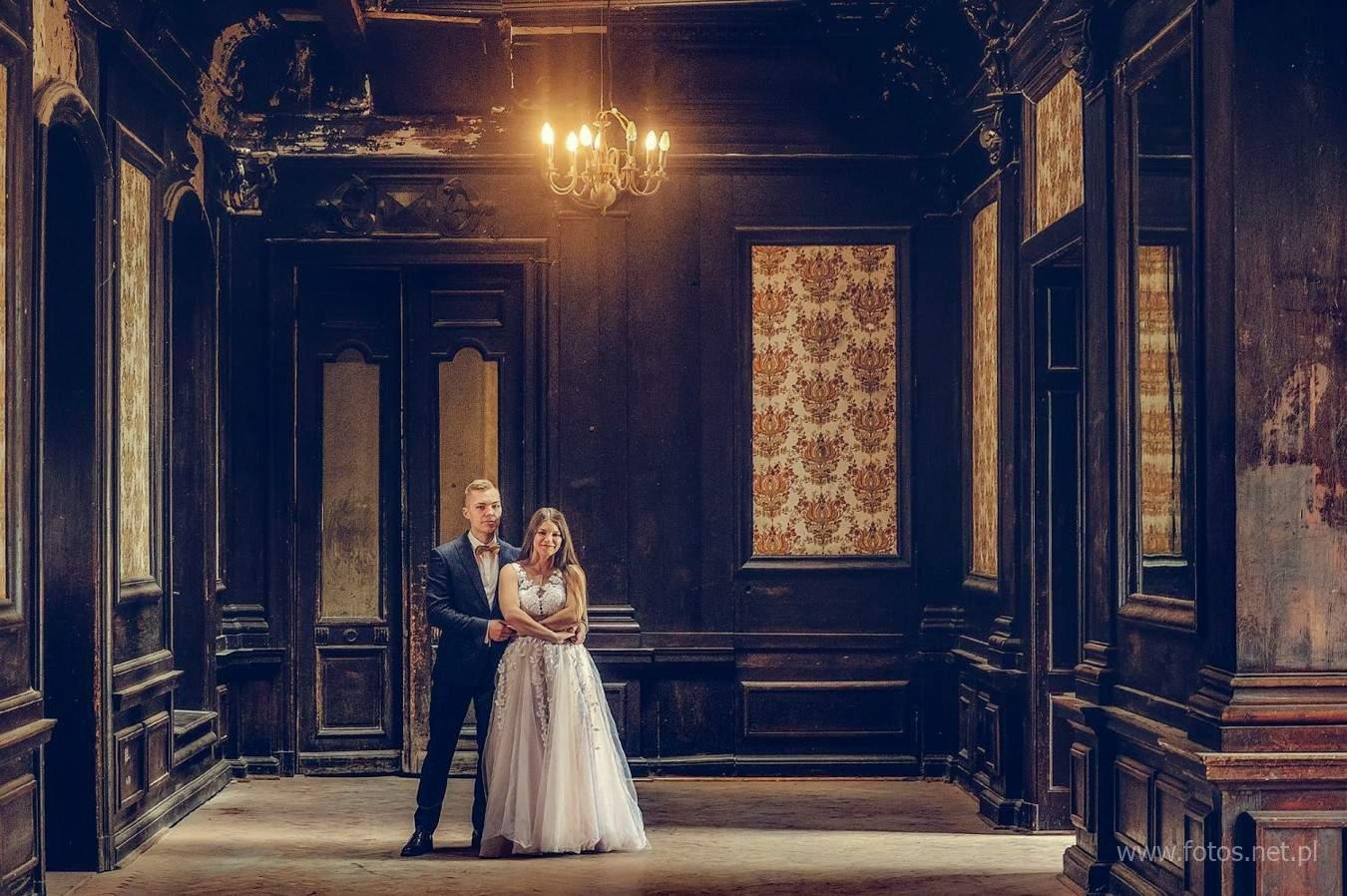 Sesja ślubna w pałacu w Bożkowie. Fotografie ślubne Wrocław