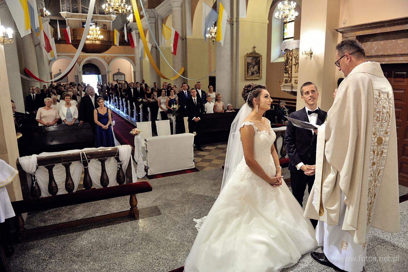 ślub w kościele WNMP w Sulmierzycach.