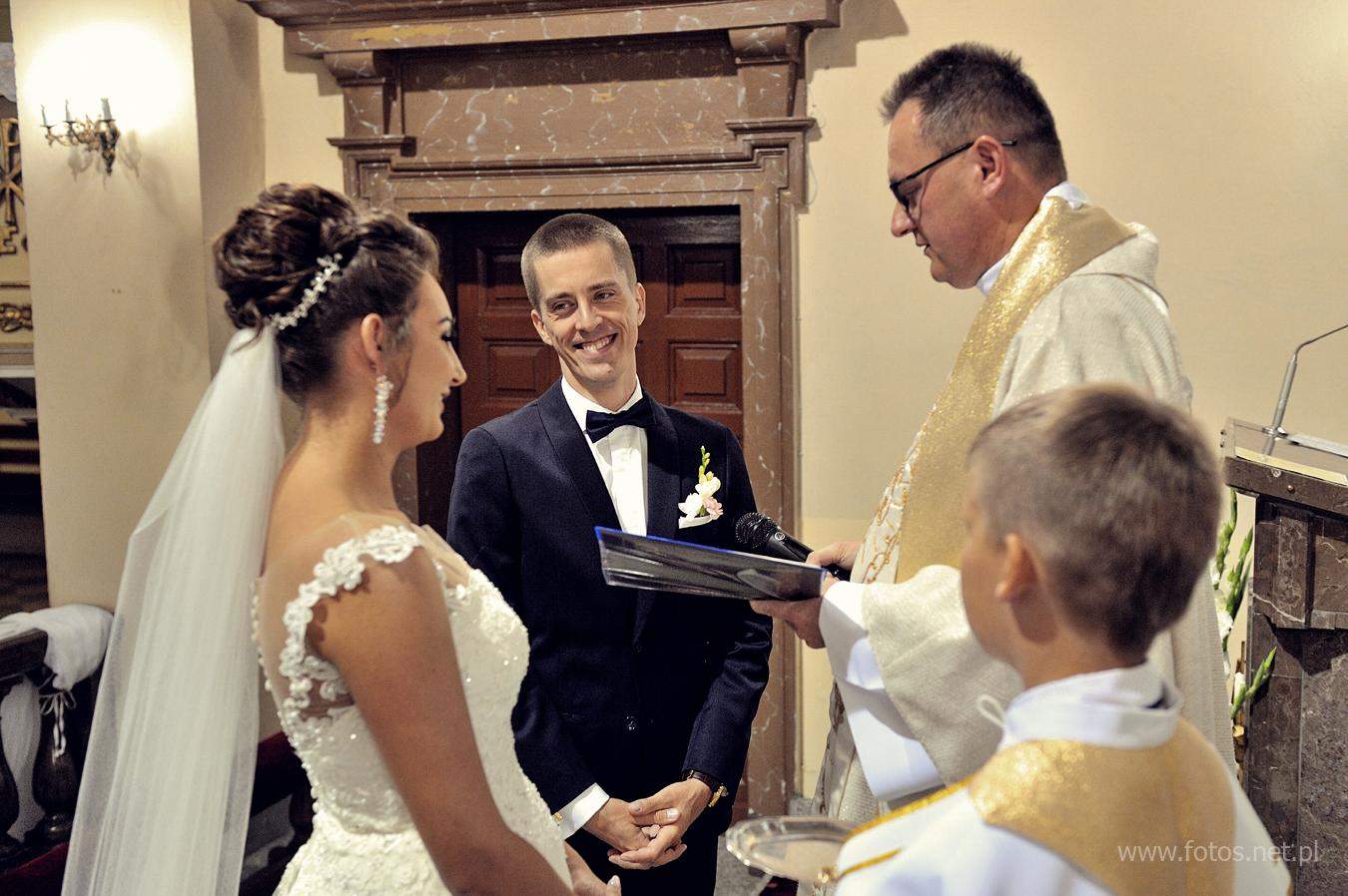 ślub w kościele WNMP w Sulmierzycach.