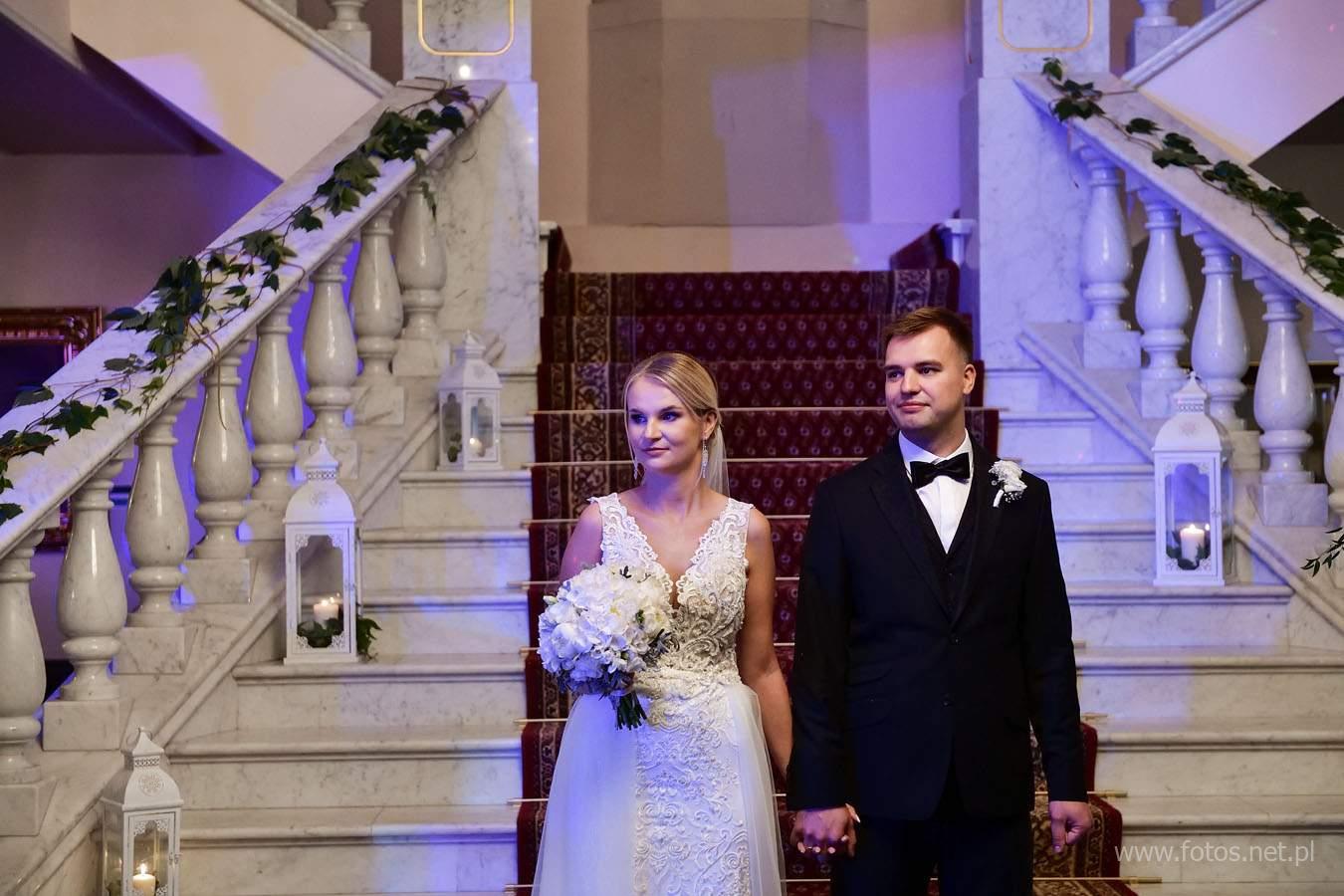Eleganckie wesele w zamku w Gutowie. Fotografia ślubna Poznań